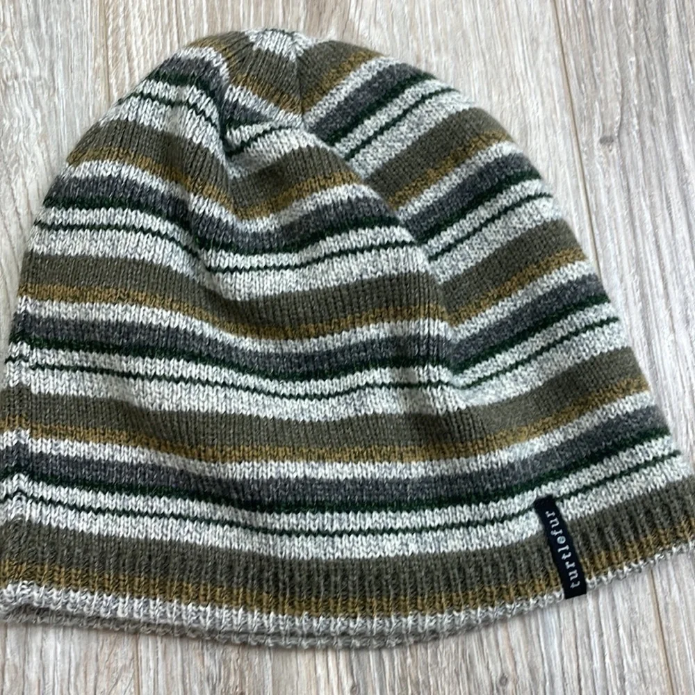Turtleflur green striped winter hat